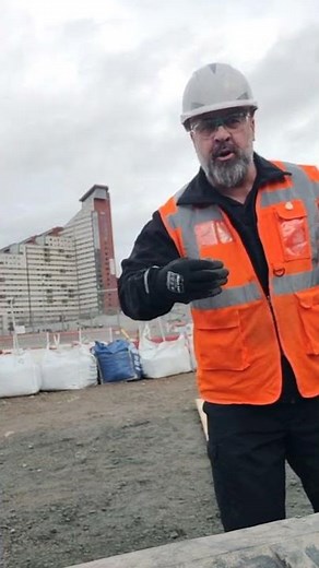 How to lift a piece of 4x2 wood - Manual Handling