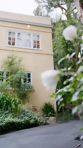 An iconic styler for an iconic hairstyle. See why Lisa Rinna loves Hairdresser's Invisible Oil Primer! | Bumble and bumble.