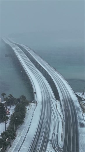 Rare snowfall in Destin #destin #snow #