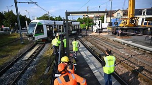 Un tramway déraille après un accident à Nantes : cinq blessés transportés à l’hôpital, dont un grave