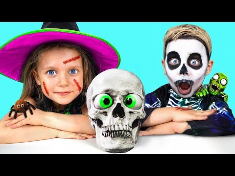 Halloween Trick or Treat Candy Haul with Alex and Gaby | Playing Water Bunch o Balloons Fight