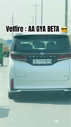Velfire vs Comet #trending #viral #funny #carvideo #toyota #mghector #comet #velfire
