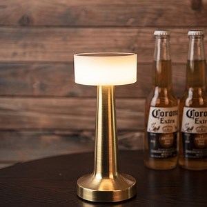 [Hot Item] Rechargeable Restaurants LED Bar Table Lamp with 1800mAh Battery Operated