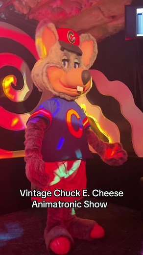 Vintage Chuck E. Cheese Animatronic Show footage