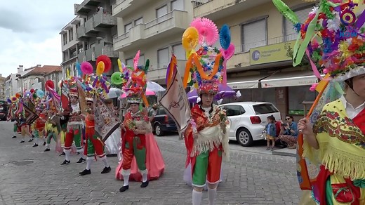 Este domingo, Teivas saiu às ruas de Viseu com o seu cortejo centenário e a tradicional “Dança da Morgadinha”, que este ano celebrou 370 edições. Assista à nossa reportagem! Publicidades: Restaurante Típico O Valério | Desigm Publicidade - Mangualde / Viseu | Viseu Now