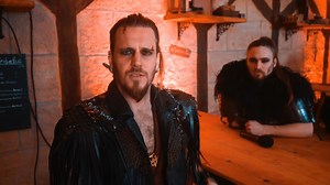 Liebe Metvernichterinnen und Metvernichter, vor genau einer Woche haben wir uns zu einer epischen Silvester Party live aus der Taverne mit euch getroffen. Als Dank für eure großartige Unterstützung hatten wir ja versprochen, den Stream für alle noch etwas online zu lassen, ihr könnt die Show also noch bis zum 10.1. in aller Ruhe umsonst und offen anschauen, bevor sie wieder vom Netz geht. Für alle, die erstmal wissen wollen, was sie erwartet, oder die die Show gesehen haben und noch etwas in Eri