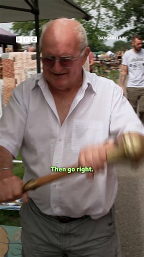 🥁 The Red team are marching to their own beat. Expert Catherine Southon teams up with vicars Tonia and Catharine as the clock ticks down. ⏰ New episode on BBC iPlayer, search 'Bargain Hunt'. 🖱️ | BBC Bargain Hunt