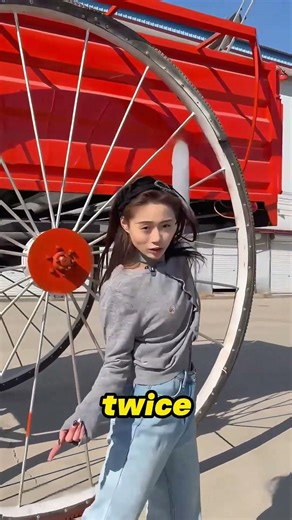 My girlfriend's extra large bicycle！