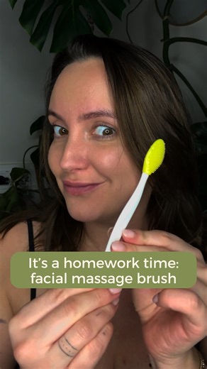 Face&Soul SPA 🌿 face massage • facetaping • head SPA • Reykjavík on Instagram: "This is the home practice every client receives after a tension-release facial therapy with me! 🧏‍♀️👄 These simple intra-oral exercises with a massage brush help maintain the effects of the treatment, support muscle relaxation, and prevent tension from coming back. Regular practice makes a real difference? especially for the jaw, lips, and deep facial muscles. ✅ If you want to work with facial tension consciously