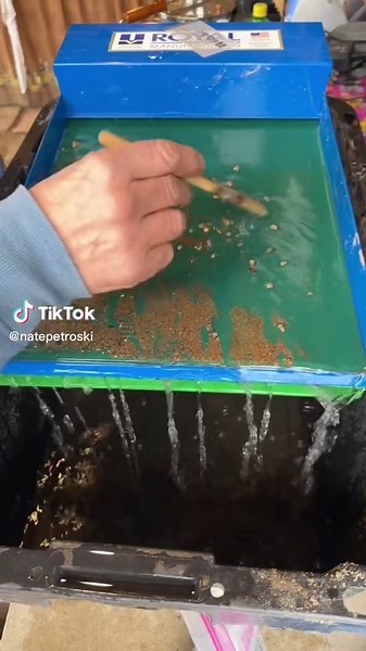 Gold Panning with Miller Table for Efficient Particle Sorting