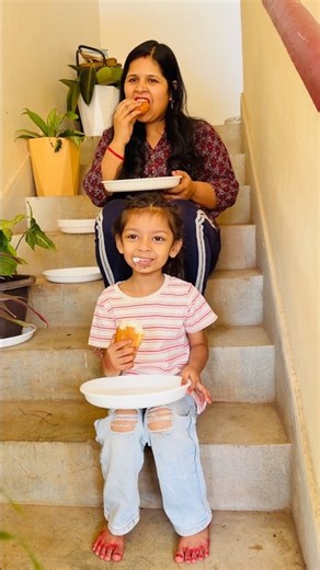 Tooktook aur mummy kiske plate me kha rhe?