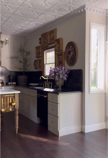 Stunning Kitchen Transformation: From 90s to Modern Victorian