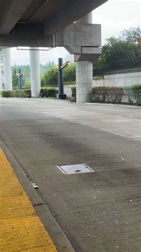 King County Metro: Rapid Ride A Line Arriving at Tukwila International Boulevard Station