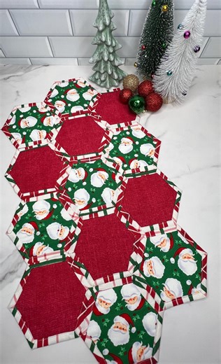 Santa Table Runner: Santa, Red, Green, Plaid, Quilted - Etsy