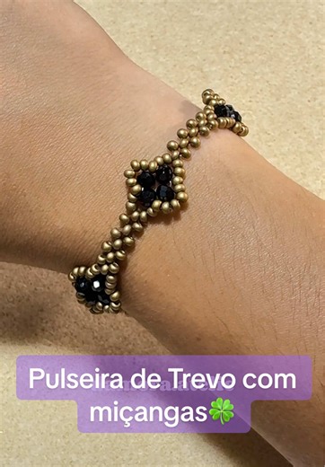 Vem comigo fazer essa pulseira de trevo com miçangas. 🍀😍🥰 Materiais Utilizados: Miçangas 9/0 - 2,6mm Cristais 4mm Fio Nylon 0,30mm Terminal Tips Terminal Fix Ball Fecho lagosta Argolas de 3mm e 5mm OBS: No próximo vídeo vou ensinar outra maneira de fazer esse modelo de pulseira. 🤗 🛒 Peças disponíveis sob encomenda. 📩 Chama no WhatsApp (link na bio). 📍 Enviamos para todo o Brasil. #acessoriosdemiçangas #pulseirasartesanais #pulseirademiçangas #feitoamão