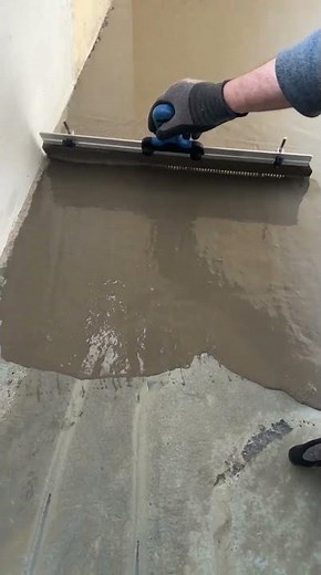 Boden nivellieren/ Boden ausgleichen spachteln/ Boden grundieren/ Fliesen anschleifen / Bauschaum