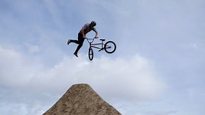 Stoke alert! 50 of the planet's best BMX riders will compete for glory at this weekend's Phoenix Supercross race. Action kicks off at Noon local, followed by SX opening ceremonies at 6:30. Buy tickets » http://bit.ly/2jSVKlk | Supercross