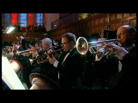 Seth MacFarlane - Ain't That a Kick in the Head