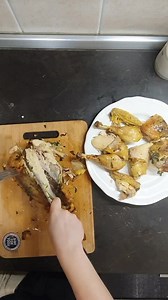 Pui la cuptor cu ierburi aromatice si unt. A devenit preparatul nostru preferat. Gasiti reteta aici: https://laprajiturela.ro/pui-la-cuptor-cu-ierburi-aromatice-si-unt/ | PrajiturEla