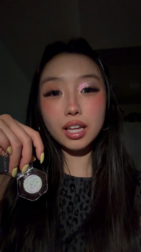 Shiny Multichrome Highlighter and Eyeshadow Tips