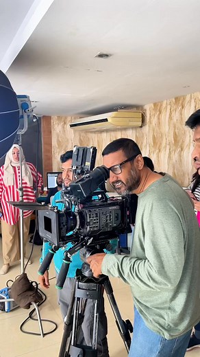 321 reactions · 25 comments | Photoshoot behind the camera. #BTS #BehindTheScenes #photoshootbts #onset #behindthelens #celebrityphotos #modellife #shootday #lightcameraaction #setlife #makingmagic #photoshootdiaries #btsmoments # | Zia Uddin | Facebook