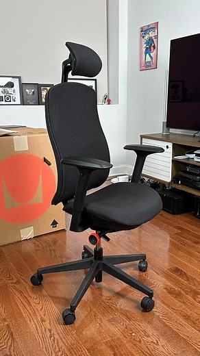10K views · 114 reactions | The new Herman Miller x Logitech Vantum gaming chair is sleek and solid! Comes in 3 color combinations, full adjusts and is $995 Do you use a gaming chair? #hermanmiller #logitech #logitechg #gamingchair #unboxing #unboxingvideo #unboxingreels #booredatwork #pcgaming #hermanmillervantum | Booredatwork | Facebook