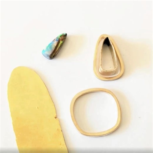 Sound up! 📢 Here is a handcrafted gold opal ring I crafted for a client. The opal was mined by us in Western Queensland. The design is very elegant yet statement, attracting compliments from all over. I would love to create your dream jewellery piece based on your design or with collaboration. https://julianajewellery.com.au/ 0408 181 906 #opal #opaljewellery #opallover #opaljewelery #opaladdict #australianopal #boulderopal #jewellery #gem #gemstone #handmade #handmadejewellery #jewelry #handma