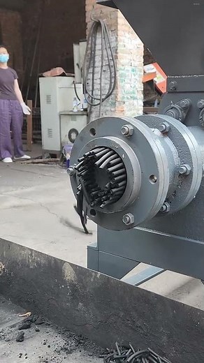 The Extrusion Process of Charcoal Powder Forming Machine