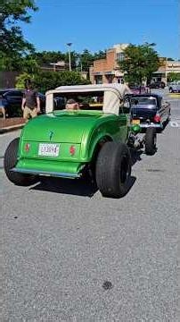 Classic 1932 Ford Deuce Roadster Hot Rod with Supercharged V8 : ENGINE SOUNDS & IDLE 4K VIEW #deuce