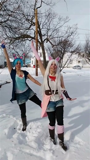 [FNaF Cosplay] Very jumpy dance (Toy Bonnie and Mangle) Snow