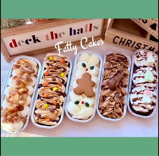 SNEAK PEEK! This mini cakes are packed (and topped😘) with tons of flavor! #cupcakes #prospectct #shopsmall #holidayflavor #fattycakesbytracey | Fatty Cakes by Tracey