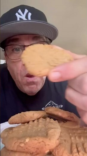 3 ingredients. Crunchy peanut butter. Still worked. 🍪🔥#easyrecipes #food #cookies