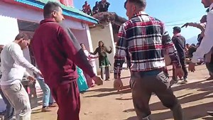 🕺 Kud Dance – Folk Dance of Jammu & Kashmir Region: Mostly performed in the hilly areas of Jammu, especially by the Chenan, Bhadarwah, and Ramban communities. Occasion: A ritualistic folk dance performed to thank the gods for good harvests, rain, or prosperity. Usually done at night around a bonfire. Performers: Both men and women of all ages take part. Sometimes, the entire village joins in. Music & Instruments: Traditional instruments like drums (Dhol), Narsingha (a kind of horn), flute, and 