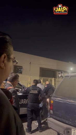 ¡SíJalo! on Instagram: "#Guadalara |🎺Mariachis denuncian presunto abuso policial en Guadalajara; separan a oficial de sus funciones 👮🏻‍♂️❌ 🎺Un grupo de mariachis denunció un presunto abuso de autoridad por parte de un elemento de la Policía de Guadalajara, luego de que se difundiera en redes sociales un video en el que se observa un forcejeo entre el oficial, un cliente y uno de los músicos, así como aparentes daños a instrumentos de trabajo. 🗓️Los hechos ocurrieron el 6 de enero de 2026 y 