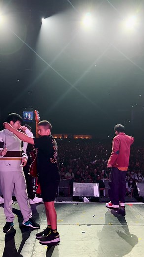 27K views · 678 reactions | T-POP Concert Fest 2 สุดยอดดมากก!!ร้องกันดังลั่น กระโดดกันพื้นสะเทือน ไว้เจอกันอีกนะครับบวัยรุ่น #TattooColourTH #PEPSITpopConFest2_Day2#PEPSIpresentsTpopconcertfest2#TPOP | TATTOO COLOUR | Facebook