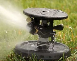 Rainbird Maxi-Paw 2045A Vs. AG5 Sprinkler For Your Lawn