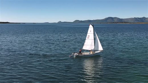 Handcrafted in Canada 🇨🇦 , this versatile small cruiser is built for real-world adventure. Sail when the wind is right, row when it’s calm, or motor to your next destination — the Norseboat 17.5 Classic adapts to every waterway and every style of exploring.⛵️🛶🚤 Lightweight and fully trailerable, it launches almost anywhere, making hidden lakes, quiet coves, and new coastlines easy to reach. With its shallow draft, smart storage, and optional fitted canvas tent, you can even stay out overnigh