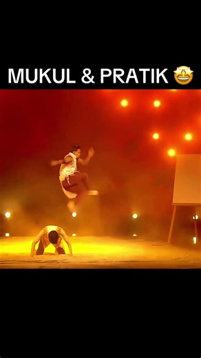 Talented Duo Demonstrates Hip Hop Dance Trends