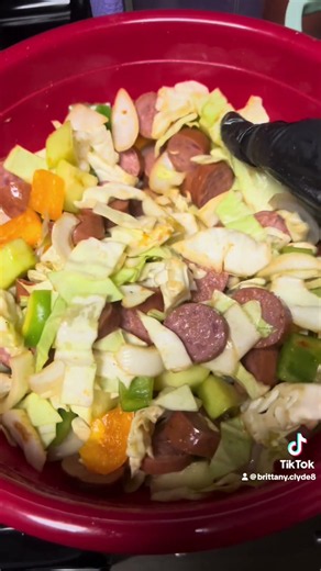 Easy beef and cabbage for dinner! Low carb and minimal clean up. #ditchthecarbs