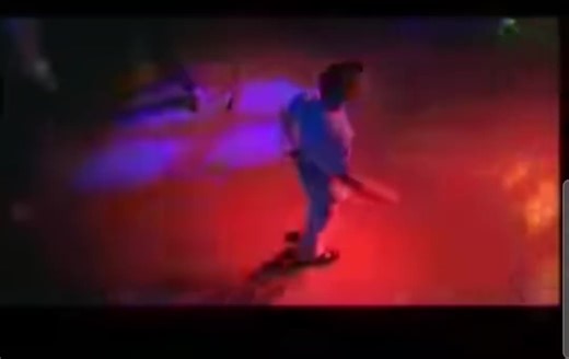 Ζηλεύω, ζηλεύω Εσένα π' αγαπάω και λατρεύω, ζηλεύω Μου λείπεις και τα σπάω και χορεύω, ζηλεύω Γιατί ακόμα θέλω ν' αγαπώ#greekmusic #ζηλευω #μαζωνακης #🎶🎶🎶