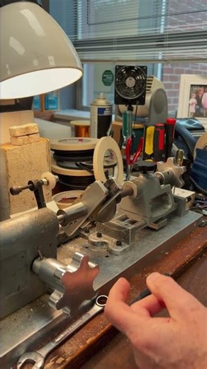 Lindy Fralin Rewinds a 1968 Telecaster Pickup