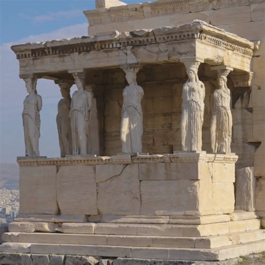 The Caryatids of the Erechtheion on the Acropolis are iconic marble statues serving as architectural supports 🏛️🗿. These elegant figures, carved in the 5th century BCE, exemplify ancient Greek artistry. #Erechtheion #Caryatids #Greece | Greece Art & Architecture