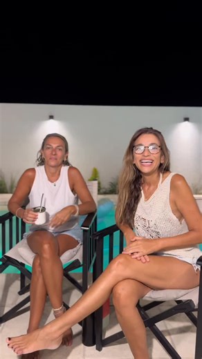AMANDOTE l Yerba Mate - Gabriela De La Torre on Instagram: "🦷✨ ¿El mate mancha los dientes? Charlamos con la odontóloga Florencia Marchesini sobre blanqueamiento dental y el consumo de mate, una de nuestras costumbres más lindas (y más argentinas 🇦🇷🧉). La buena noticia: no hace falta dejar el mate para cuidar tu sonrisa. Con una yerba de granulometría gruesa como la de Amandote, buenos hábitos de higiene, controles regulares y el asesoramiento profesional adecuado, podés disfrutarlo sin resi