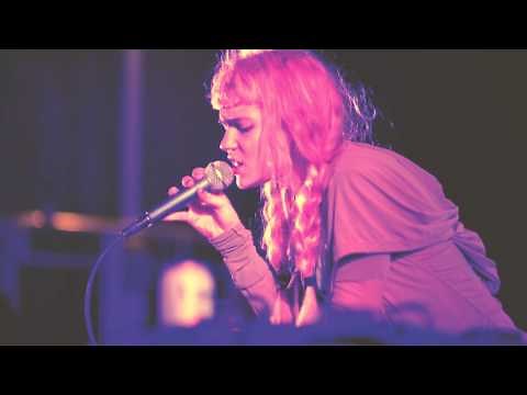 Grimes "Circumambient" (Live at Hudson River Park)