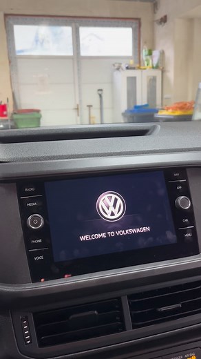 Dostavba kamery s pevnou trajektorii VW T-CROSS. A co ty, mas ve svem VW kameru? Jelikoz Jarda uz jo 😉💪#autonavi #parkovacikamera #originalnimontaz #vwskoda #kameranazadek #volkswagen #parkovacíkamera | autonavi.cz