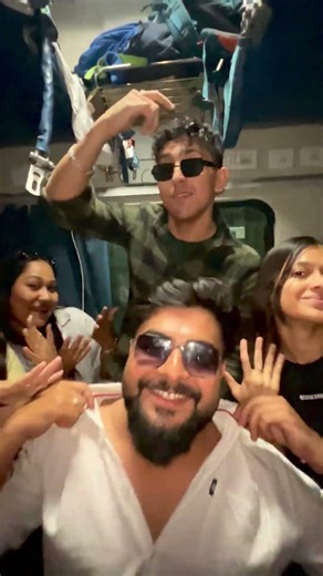 Pappu can’t dance saala😂😂 #ytshorts #train #journey Prashant Sharma