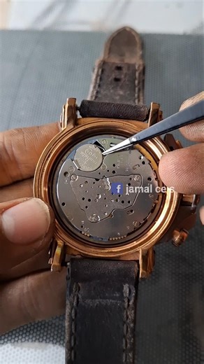 How to remove a watch battery #tips #triks#howtoremove #analogwatch #Alexandercristie