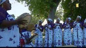12K views · 187 reactions | Connaissez vous le Deba? Treize femmes de Mayotte étaient les invitées du festival Rio Loco à Toulouse pour interpréter ce chant et cette danse traditionnelle. Elles ont offert aux caméras de France Ô un moment privilégié, que nous partageons avec vous! | La 1ère | Facebook