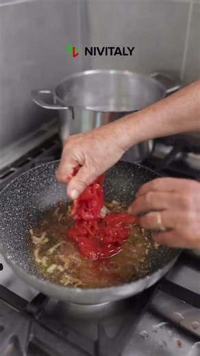 Italian peeled tomatoes - Authentic Italian Food in UAE | Nivitaly