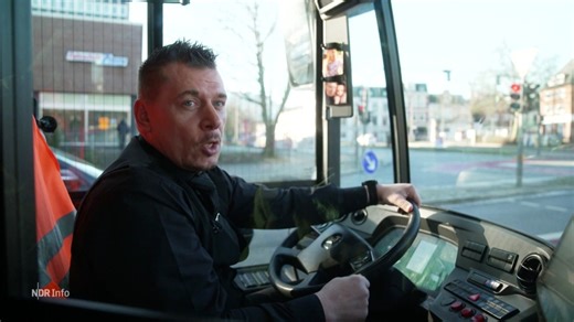 NDR Info: Michel Schwartz: Der TikTok-Busfahrer und sein "4-1-5"-Gruß